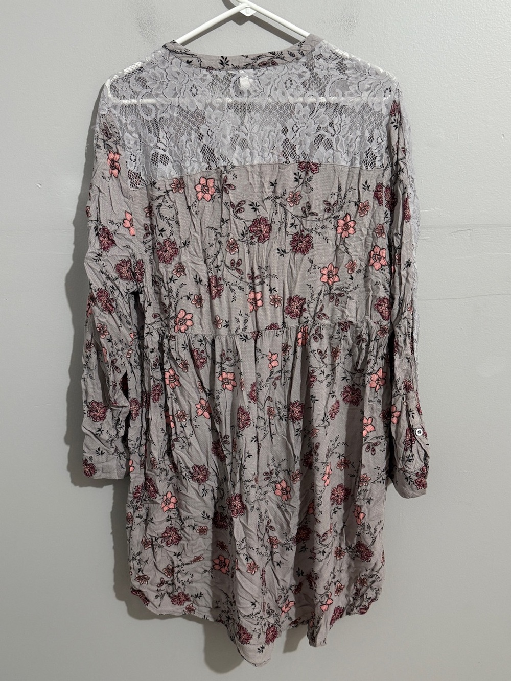 Torrid Blouse Womens 3X Gray Floral Lace Long Sleeve Button Front Boho Tunic - Picture 3 of 10